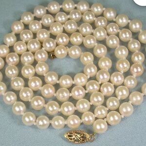 Real pearls With gold clasp